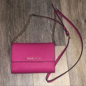 Michael Kors Jet Set Crossbody Purse: Magenta/Gold